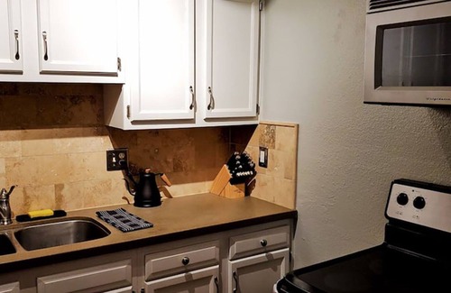 College Town Appartement | Studio walking distance to Stadium & Nightlife!
