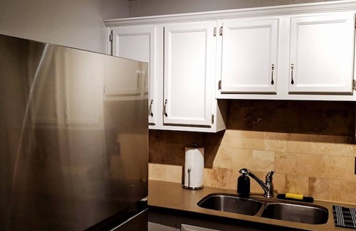 College Town Appartement | Studio walking distance to Stadium & Nightlife!