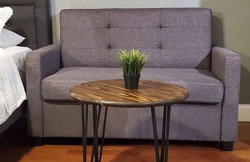 College Town Appartement | Studio walking distance to Stadium & Nightlife!