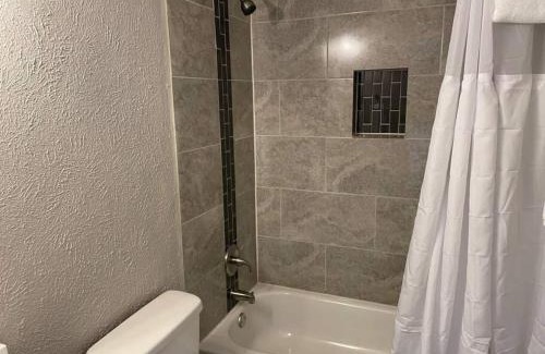 University Heights Appartement | Studio Wbalcony - Near Nob Hill, Unm & Downtown