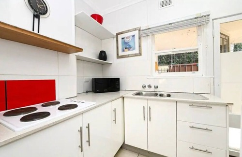 Kingsford Appartement | Studio with all basic needs and located in a quiet, leafy suburb near transport
