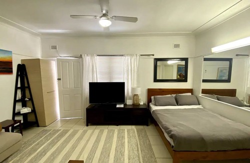Kingsford Appartement | Studio with all basic needs and located in a quiet, leafy suburb near transport
