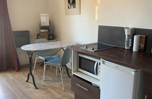 Noailles Appartement | Studio with balcony in the heart of the old town (& 3min walk from the old port)