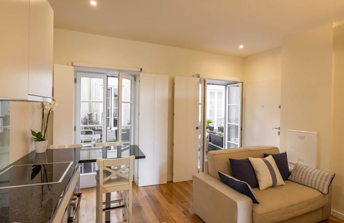 Foz do Douro Appartement | Studio with courtyard, at 3 min walking from the beach and 20 from center by BUS