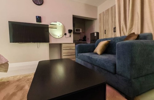 Al Faisaliyah Appartement | Studio with hotel furniture and a prime location