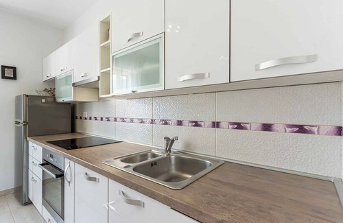 Cres Appartement | Studio avec Internet et TV par satellite