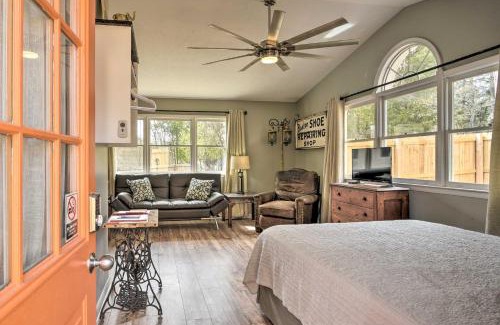 Southern Pines Appartement | Studio with Patio - Walk to Hikes, Sights and Bites