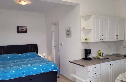 Plomin Appartement | Studio with pool and air conditioning