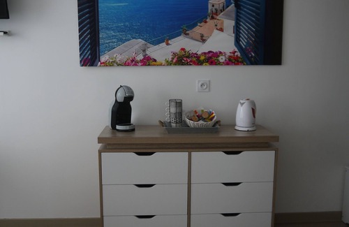 Eguilles Appartement | Studio with private terrace and swimming pool. 15 minutes from the historic center of Aix-en-Provence