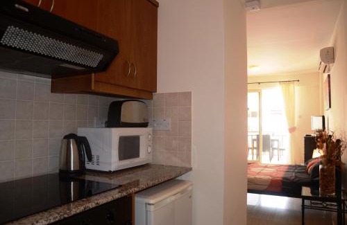 Peyia Town Appartement | Studio with shower room E5, full kitchen, poolside, FREE WIFI