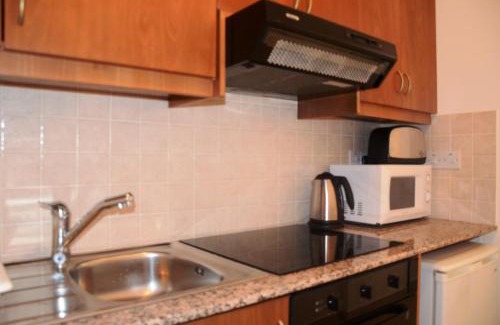 Peyia Town Appartement | Studio with shower room E5, full kitchen, poolside, FREE WIFI