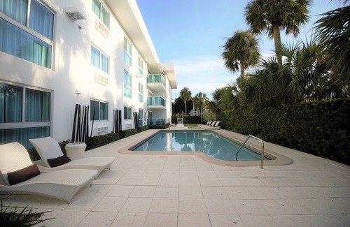 Bal Harbour Appartement | Studio with Two Queen Beds and Kitchenette, Steps away from Bal Harbour Beach