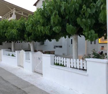 Sarakiniko Appartement | Studios on the beach