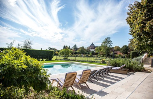 Saint-Sulpice-d'Excideuil Maison | étonnant manoir, avec piscine entourée de 2 acres de jardins clos -sleeps 12