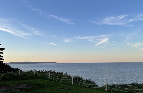 Le Rocher-Perce Regional County Municipality Maison | Stunning Oceanfront Cottage