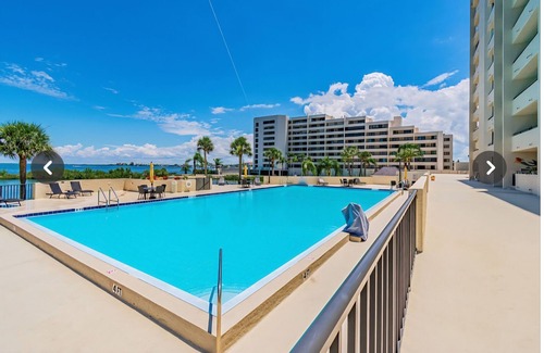 Sea Ranch Copropriété | Stunning 1 bedroom unit with balcony and private terrace