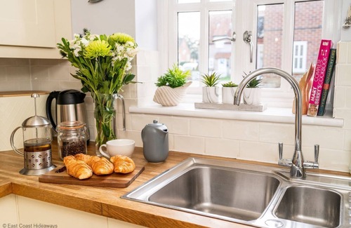 Winterton-on-Sea Maison | Stunning 2 bed holiday home by the sea with 5 person hot tub