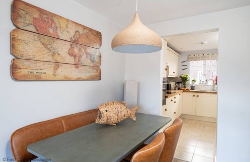 Winterton-on-Sea Maison | Stunning 2 bed holiday home by the sea with 5 person hot tub