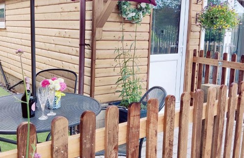 Whitestake Maison | Stunning 2-bedroom Log Cabin