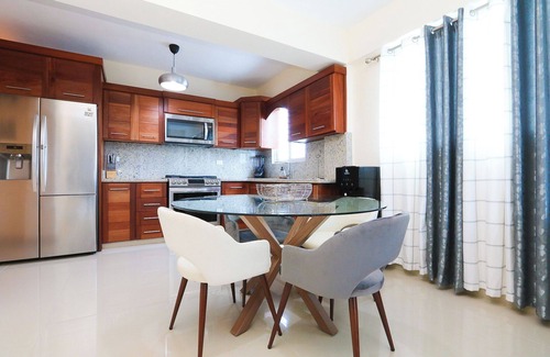 San Cristobal Appartement | STUNNING 2-BR 2-BATH APT W/ AC GARAGE & ROOF TOP