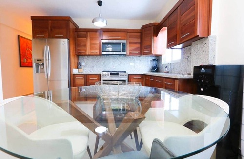 San Cristobal Appartement | STUNNING 2-BR 2-BATH APT W/AC GARAGE & ROOF TOP