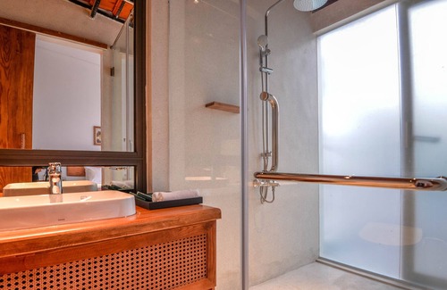 Dich Vong Appartement | Stunning 2B with Balcony in 22Land Residence
