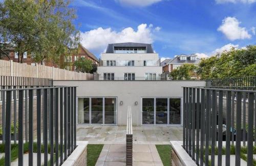 Chigwell Appartement | Stunning 2BA, 2BR Apt, Desirable Chigwell CHCL F6