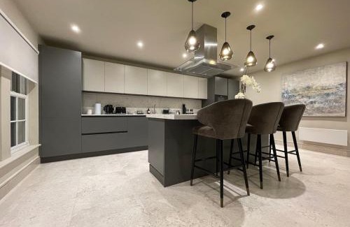 Chigwell Appartement | Stunning 2BA, 2BR Apt, Desirable Chigwell CHCL F6