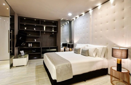 Popular Appartement | Stunning 2BR Suite w/ Jacuzzi right on Lleras Park