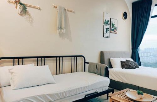 George Town Appartement | Stunning 2BR with Infinity Pool & City Views