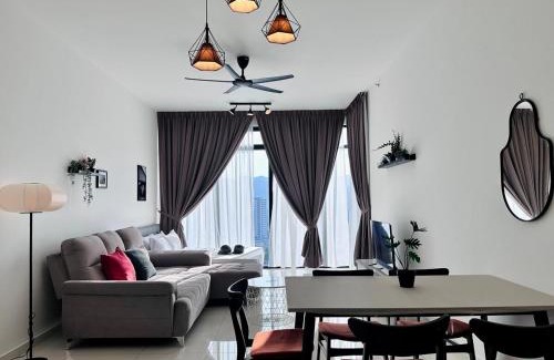 George Town Appartement | Stunning 2BR with Infinity Pool & City Views
