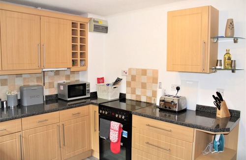 Milton Keynes Maison | SUPERBE 3 chambres semi, à distance de marche du centre-ville!
