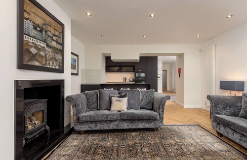 New Town Appartement | The York Place Residence