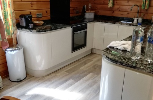 Portsonachan Cabine | Stunning 3 Bedroom Lodge with Sauna ,Hot Tub and Lochside Leisure Deck