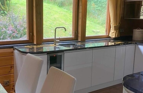 Portsonachan Cabine | Stunning 3 Bedroom Lodge with Sauna ,Hot Tub and Lochside Leisure Deck