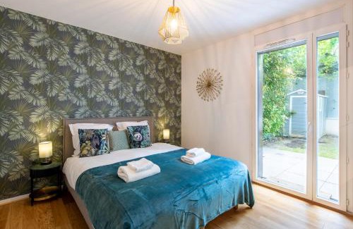 Issy-les-Moulineaux Appartement | Stunning 3Bedroom Apartment with Garden in Prestigious Area I Eiffel Tower Within 15 Minutes' Drive