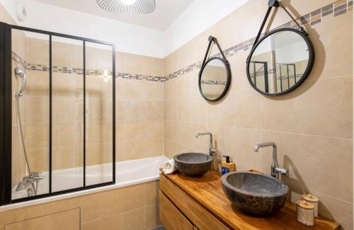 Issy-les-Moulineaux Appartement | Stunning 3Bedroom Apartment with Garden in Prestigious Area I Eiffel Tower Within 15 Minutes' Drive