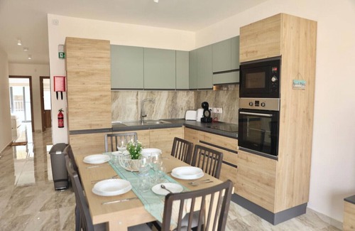 Xlendi Appartement | Stunning 3BR Apt with Sea views in Xlendi Gozo!