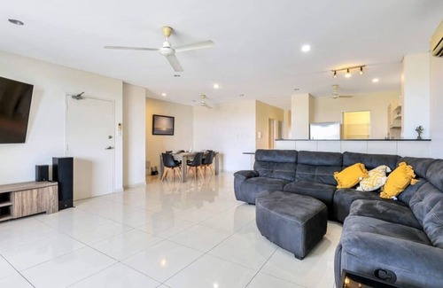 Bayview Appartement | Stunning 3BR Bayview Waterfront Haven