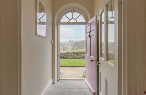 Skipton Maison | Stunning 4 bedroom home with summer room and breakfast included