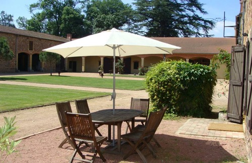 Parigny Cottage | Gîte de Charme avec Parc, Tennis et Salle de Jeux près d'un Château à Parigny