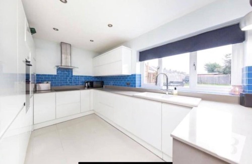 Squirrel's Heath Maison | Stunning 4-Bed House in Gidea Park