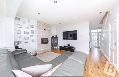 Squirrel's Heath Maison | Stunning 4-Bed House in Gidea Park
