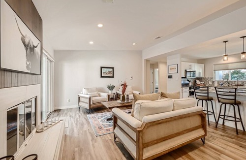 South Manchaca Maison | Stunning 4 bedroom private house with POOL!