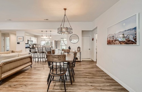 South Manchaca Maison | Stunning 4 bedroom private house with POOL!