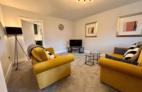 Telford Maison | Stunning 4 Bedroom| Sleeps 8| Centre Of Telford