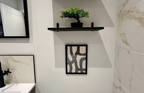 Telford Maison | Stunning 4 Bedroom| Sleeps 8| Centre Of Telford