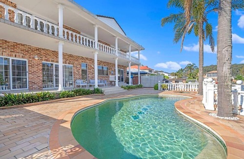 St Huberts Island Maison | Stunning 4BR Holiday Home with Water Views & Pool