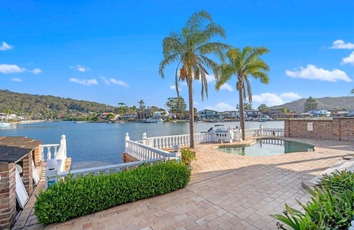 St Huberts Island Maison | Stunning 4BR Holiday Home with Water Views & Pool