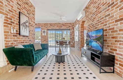 St Huberts Island Maison | Stunning 4BR Holiday Home with Water Views & Pool